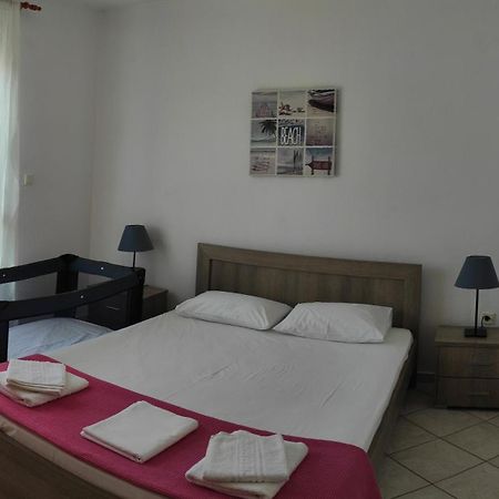 Roses RT apartments Skioni I Nea Skioni Esterno foto